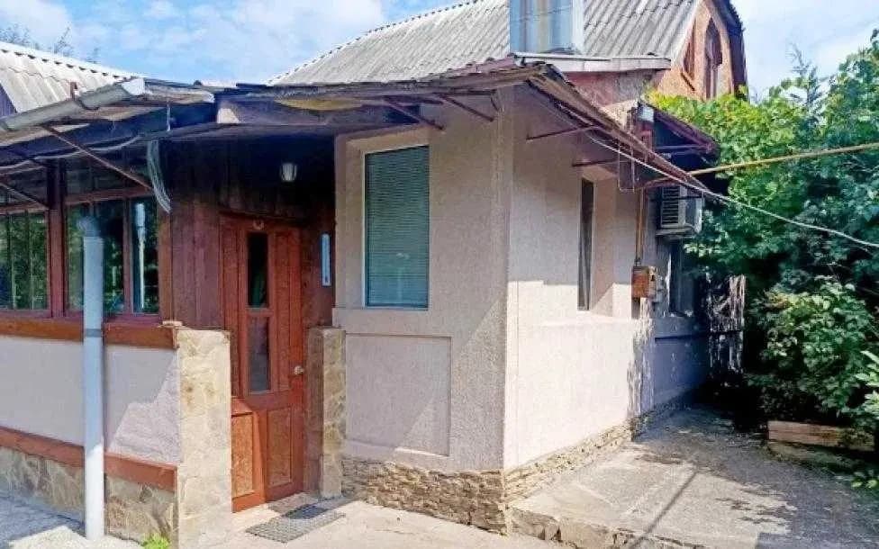 Будинок, Високий: утеплений цегляний, 8 соток, парковка