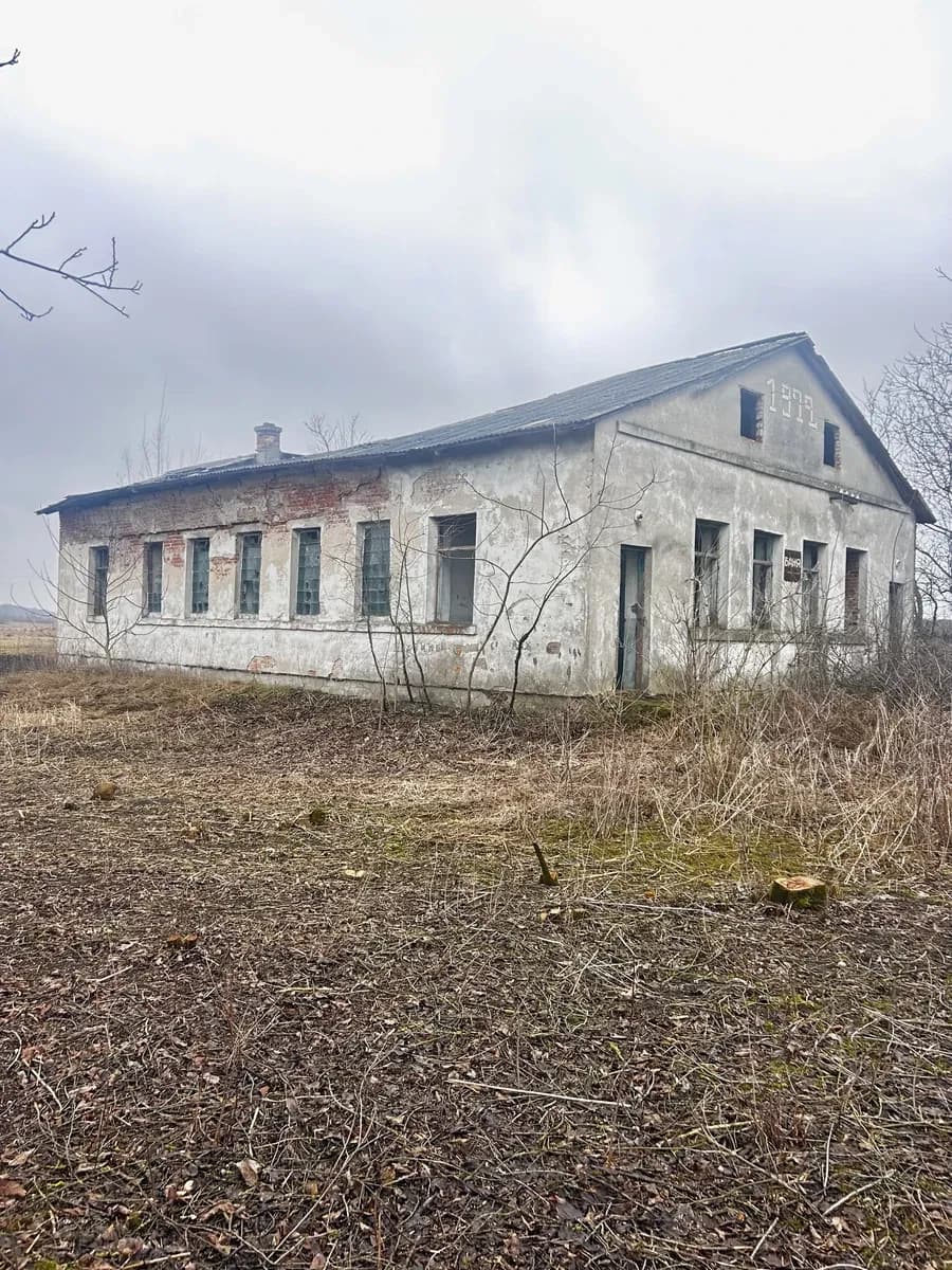 Нежитлове приміщення, Хмільно: окрема будівля, без комунікацій