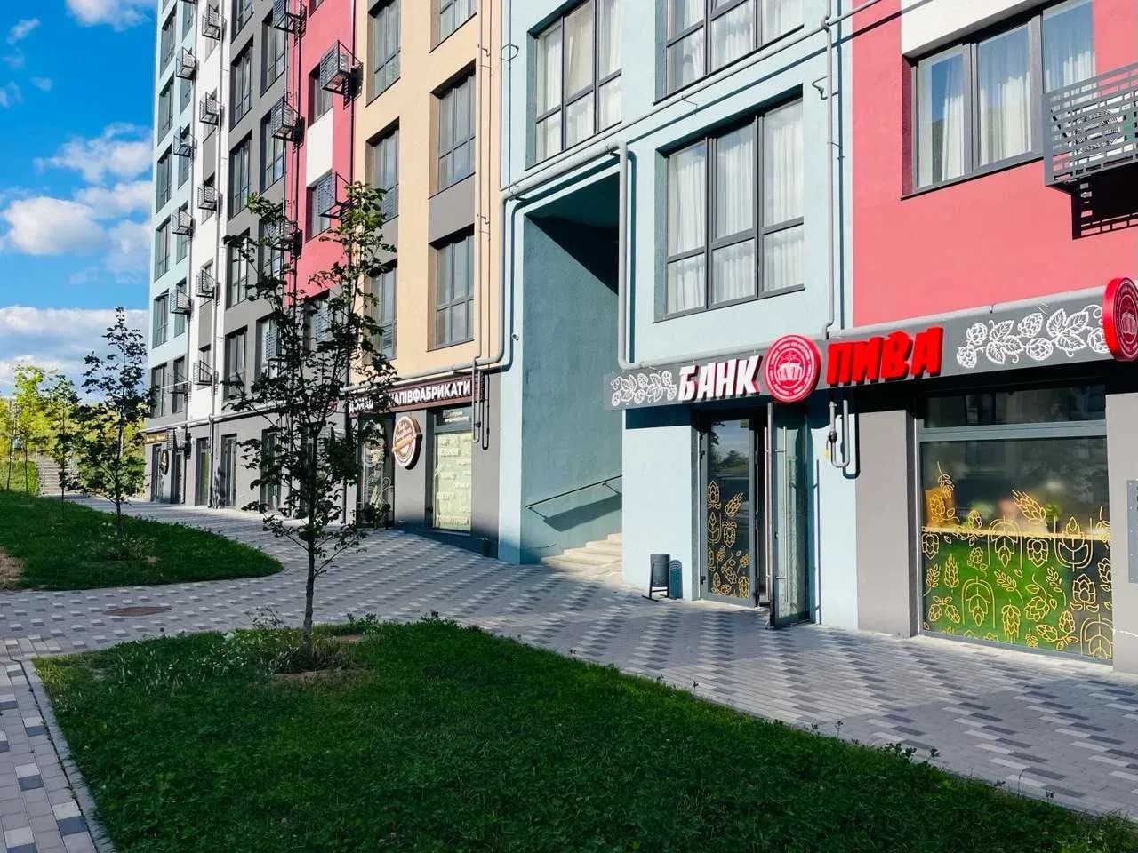Приміщення у ЖК На Щасливому: фасадне, панорамні вікна - фото 4