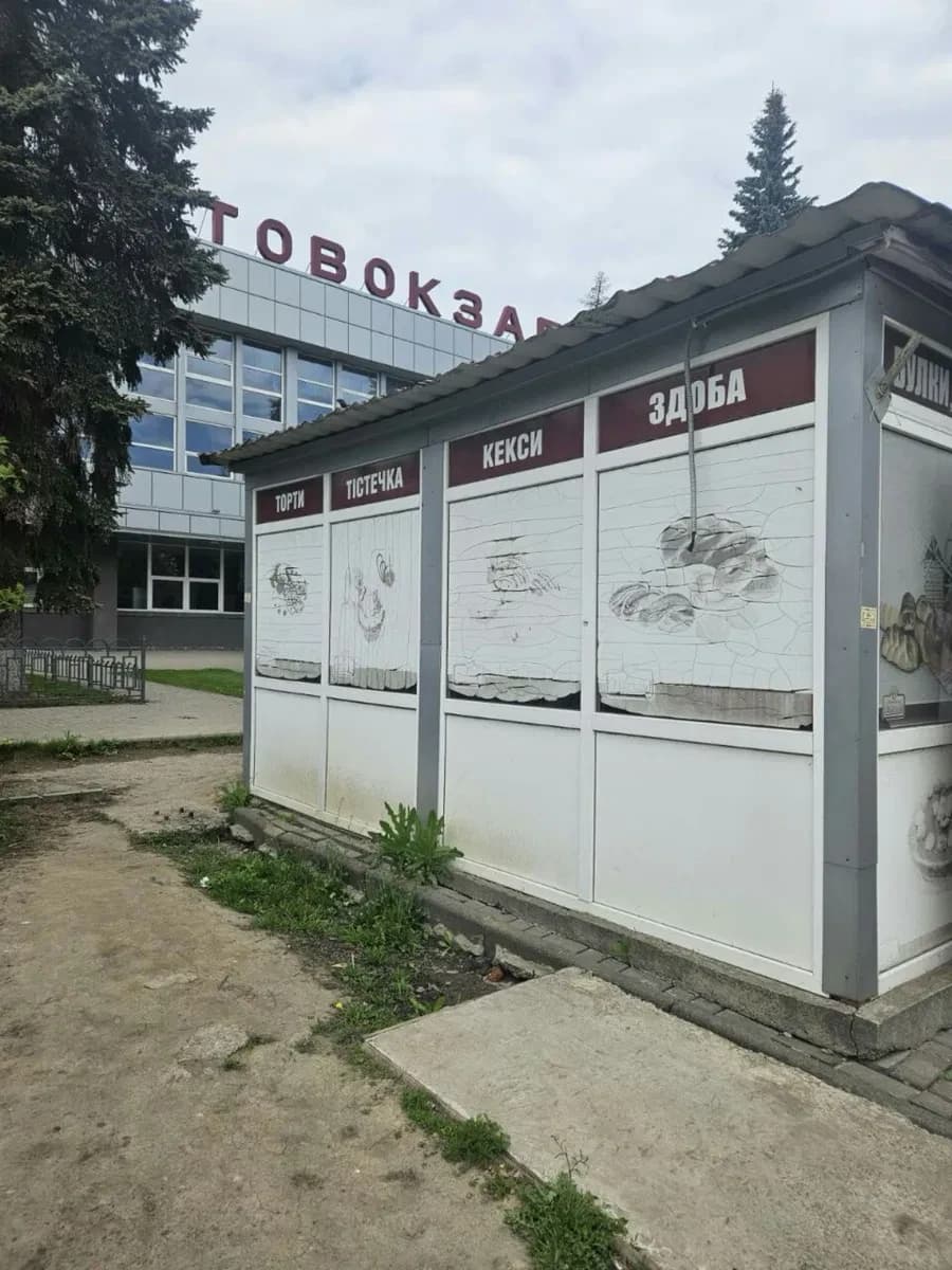 2 магазини, Суми: фасадні, перша лінія, біля центрального автовокзалу