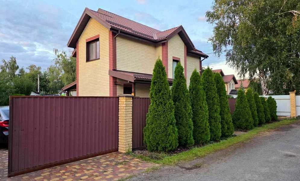 Будинок у ЖК Вишневий хуторок: генератор і світло завжди, басейн