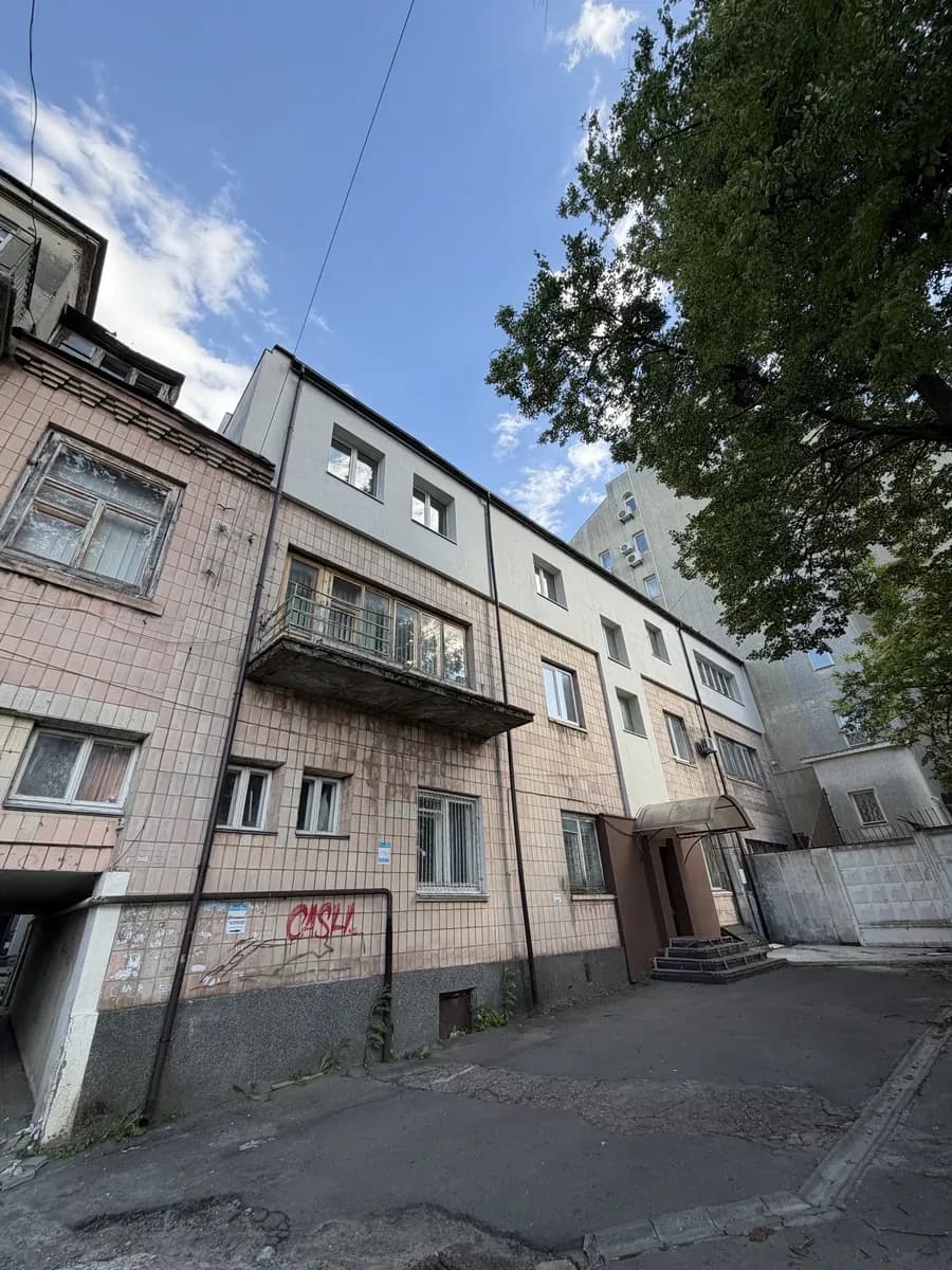 Офіс, Рівне: окремий вхід, обладнане бомбосховище - фото 1