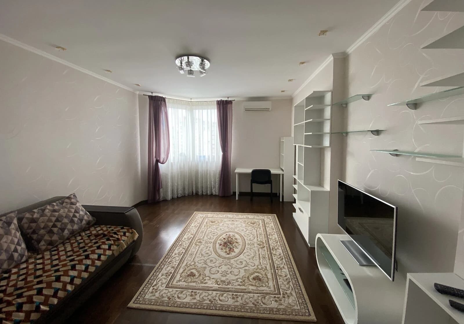 1-кімнатна квартира, Теремки-2: кухня-студія, опалення і вода без світла - фото 1