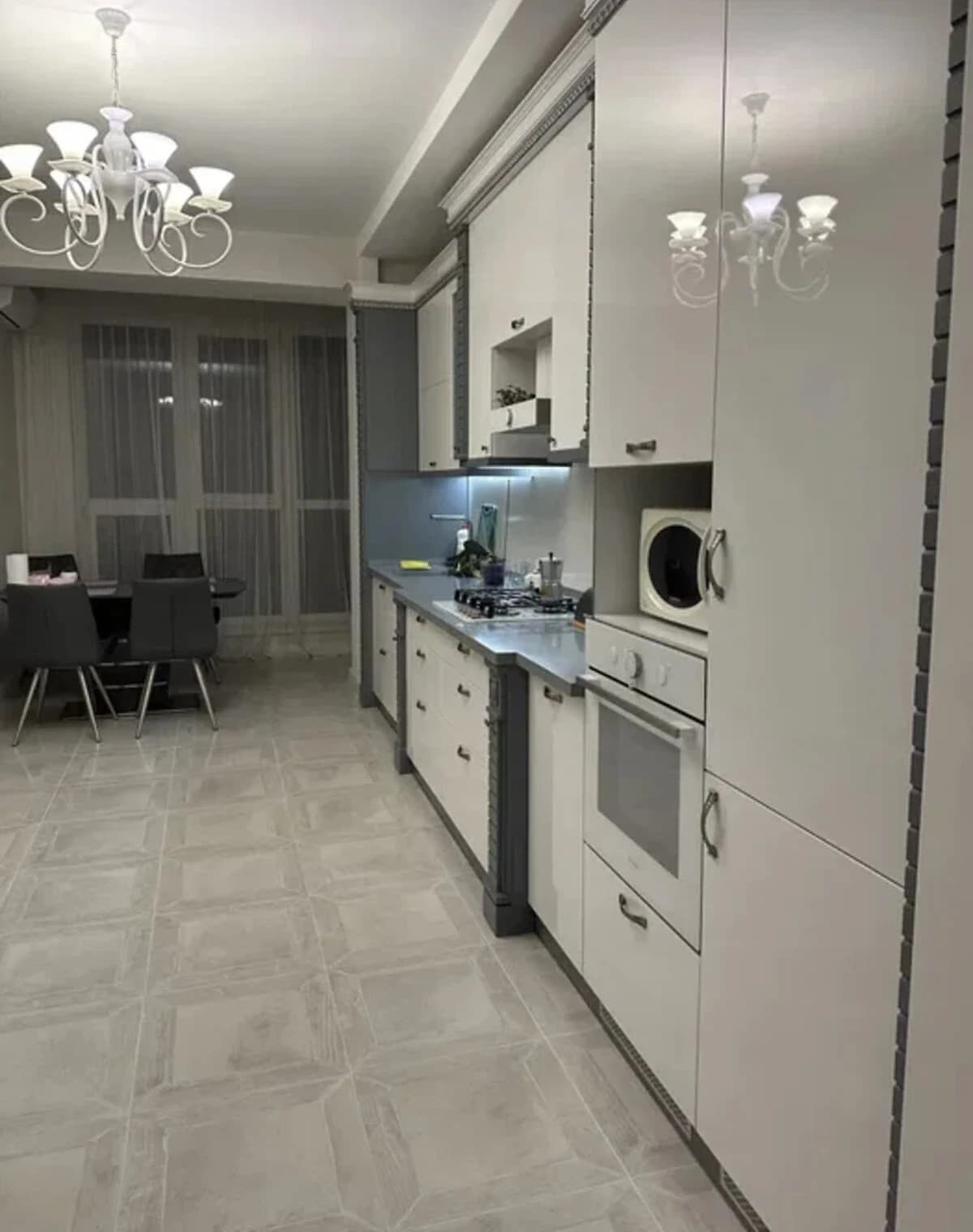 3-кімнатна квартира, Сінна: євроремонт, цегляні стіни - фото 1