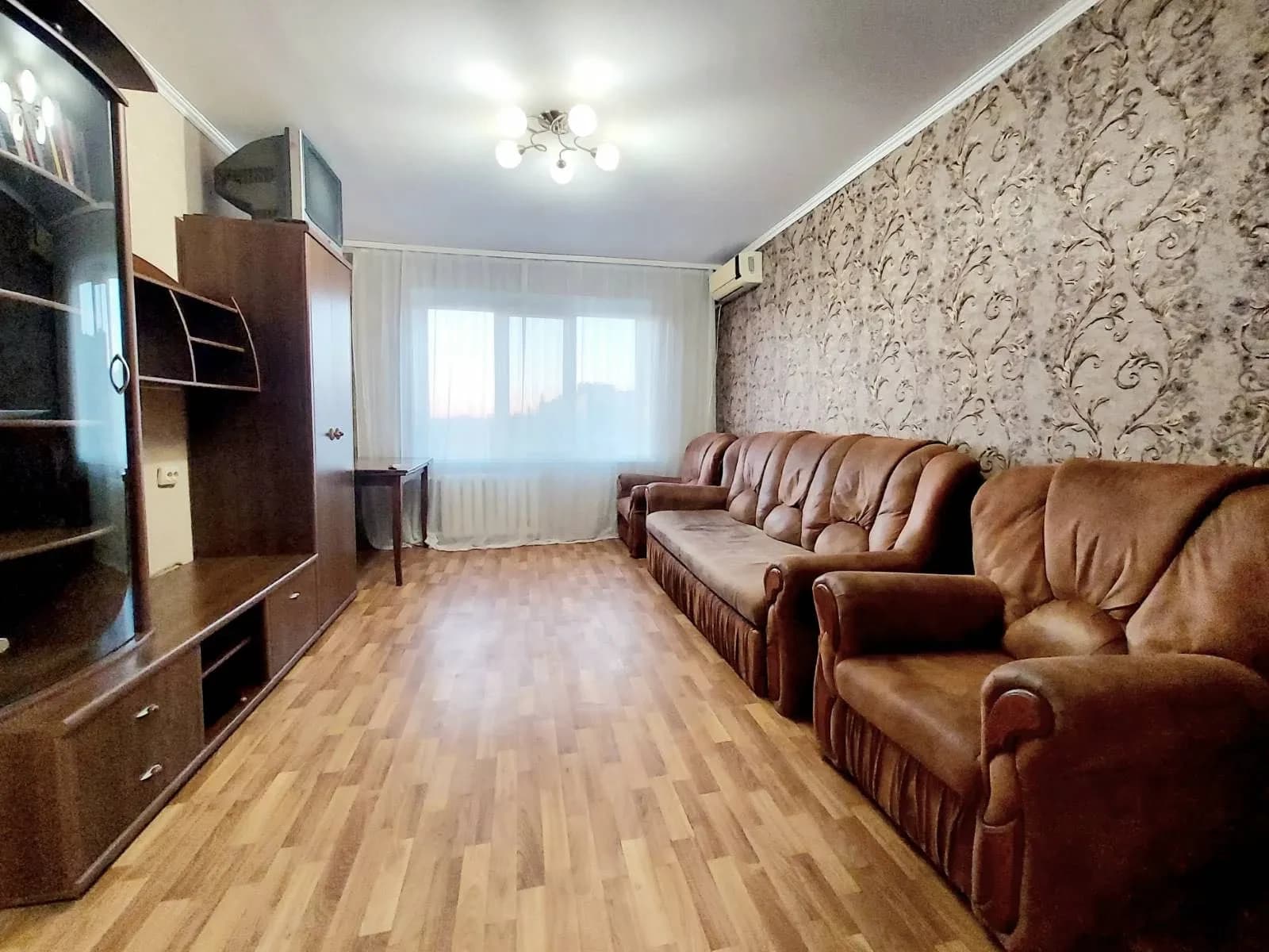 2-кімнатна квартира, Шевченківський: косметичний ремонт, газова піч
