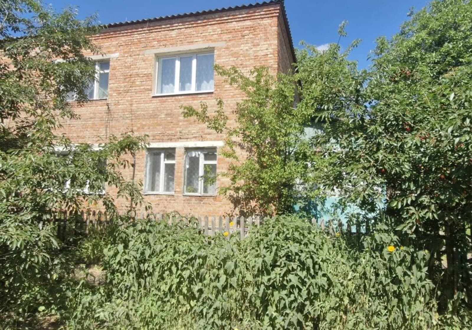 3-кімнатна квартира, Охтирка: гараж, цегляні стіни
