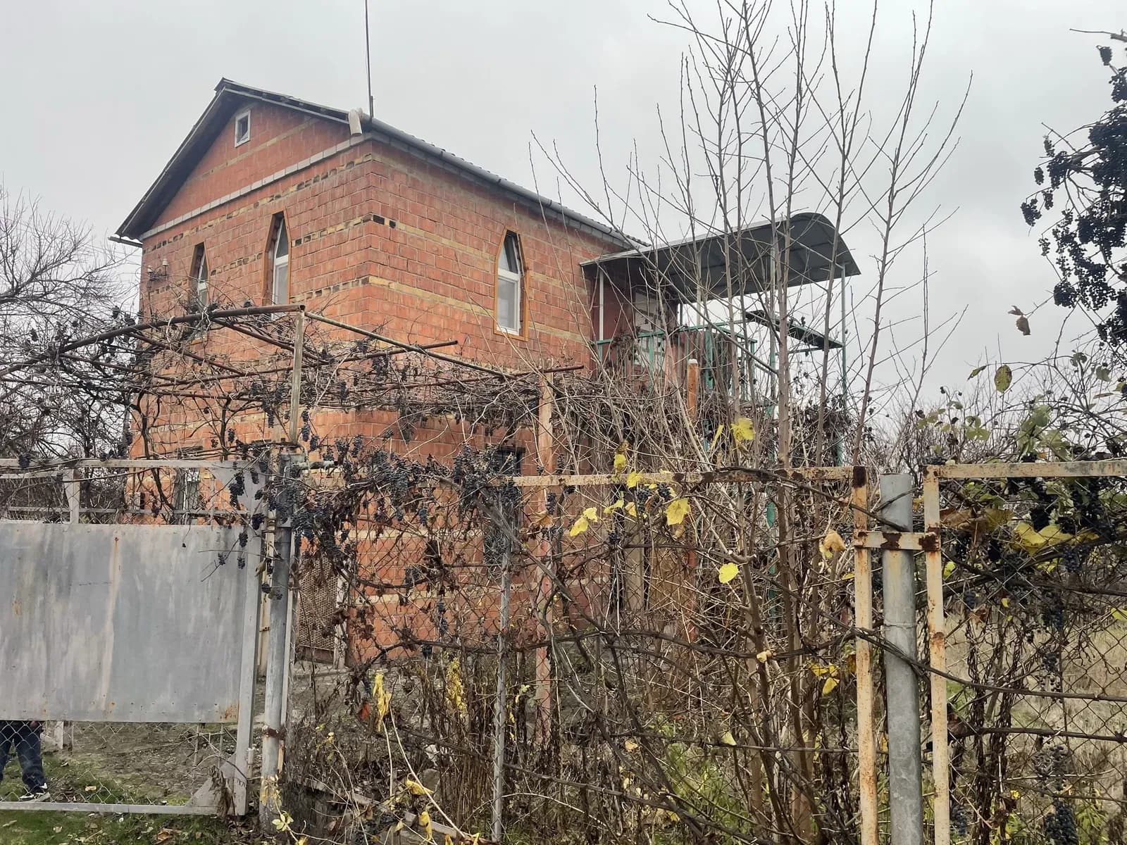 Дача, Ямбург: 2 поверхи, підвал, приватизована ділянка - фото 2