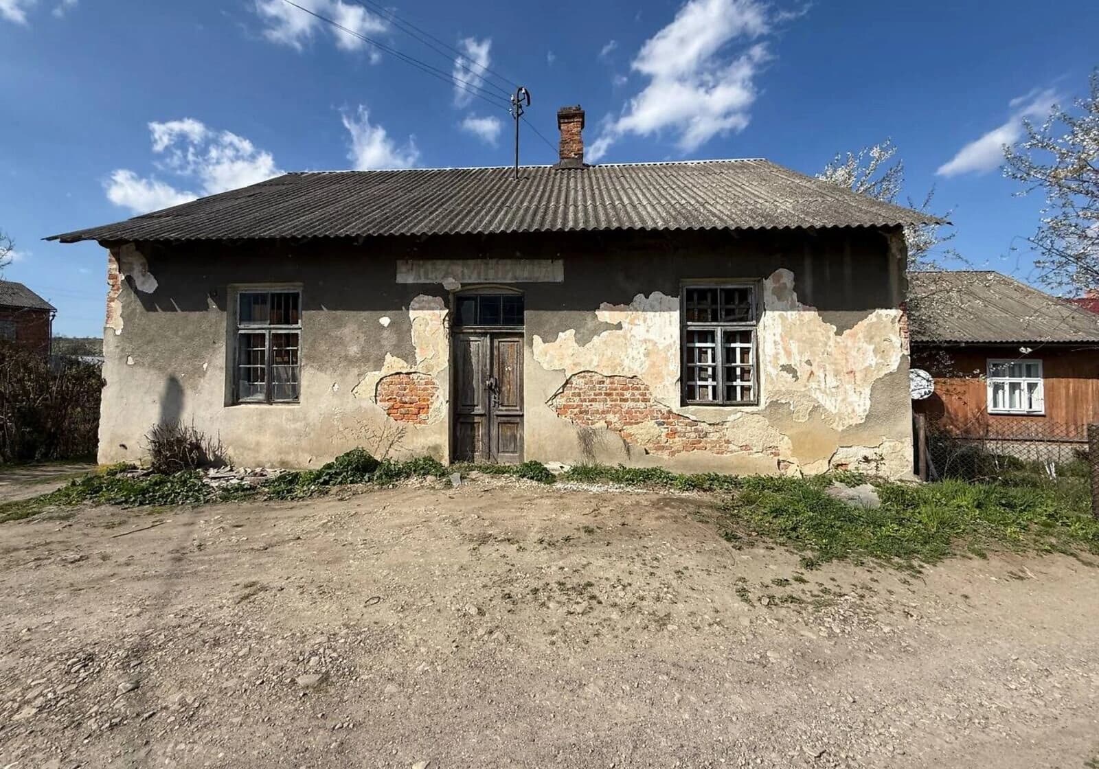 Будинок, Буньковичі: цегляні стіни, централізоване опалення