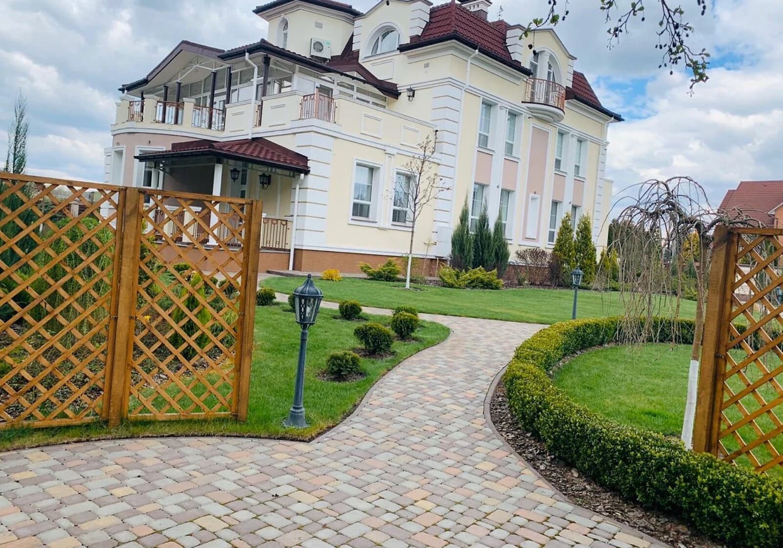 Будинок, Київ: дизайнерське оформлення, веранда, гараж - фото 5