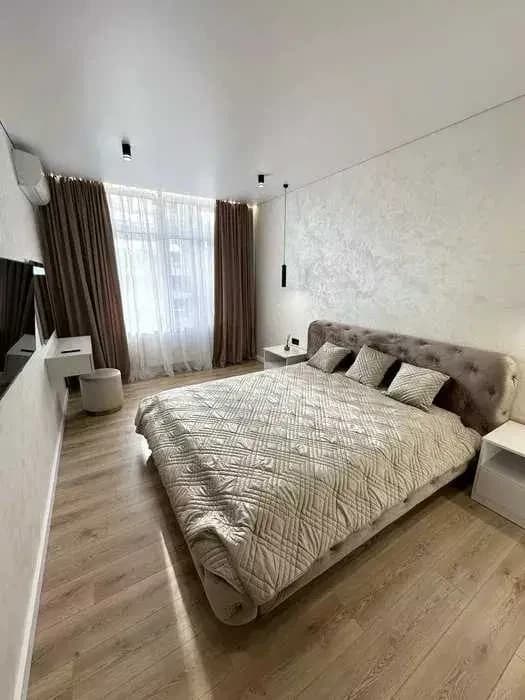 3-кімнатна квартира у ЖК 51 Жемчужина: авторський ремонт, балкон