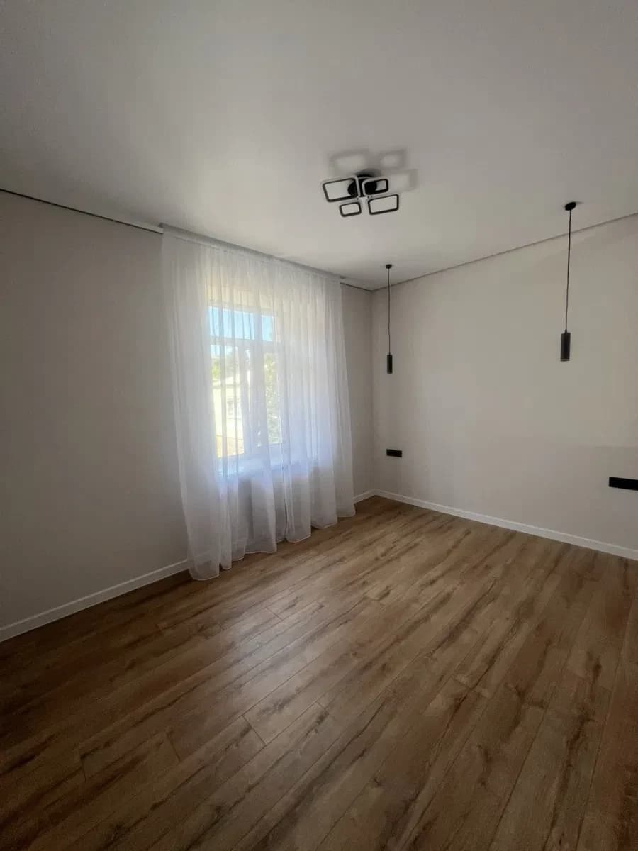 2-кімнатна квартира, центр міста: капремонт, паркомісце, кладова 8 м² - фото 3