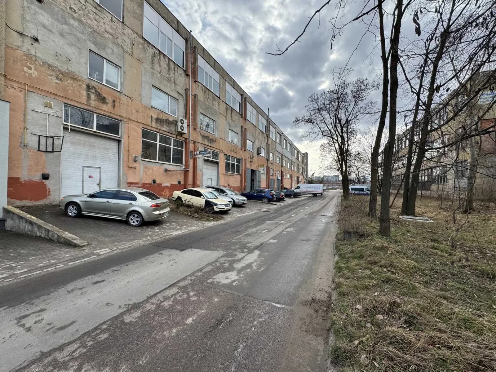 Приміщення, Залізничний: 40 кВ електрики, три заїзди, паркування - фото 3