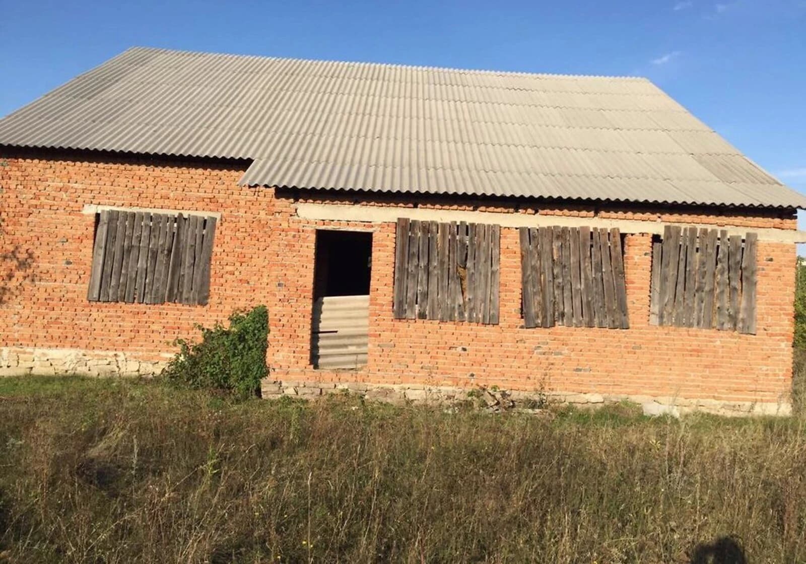 Будинок, Кельменці: цегляні стіни, котельня
