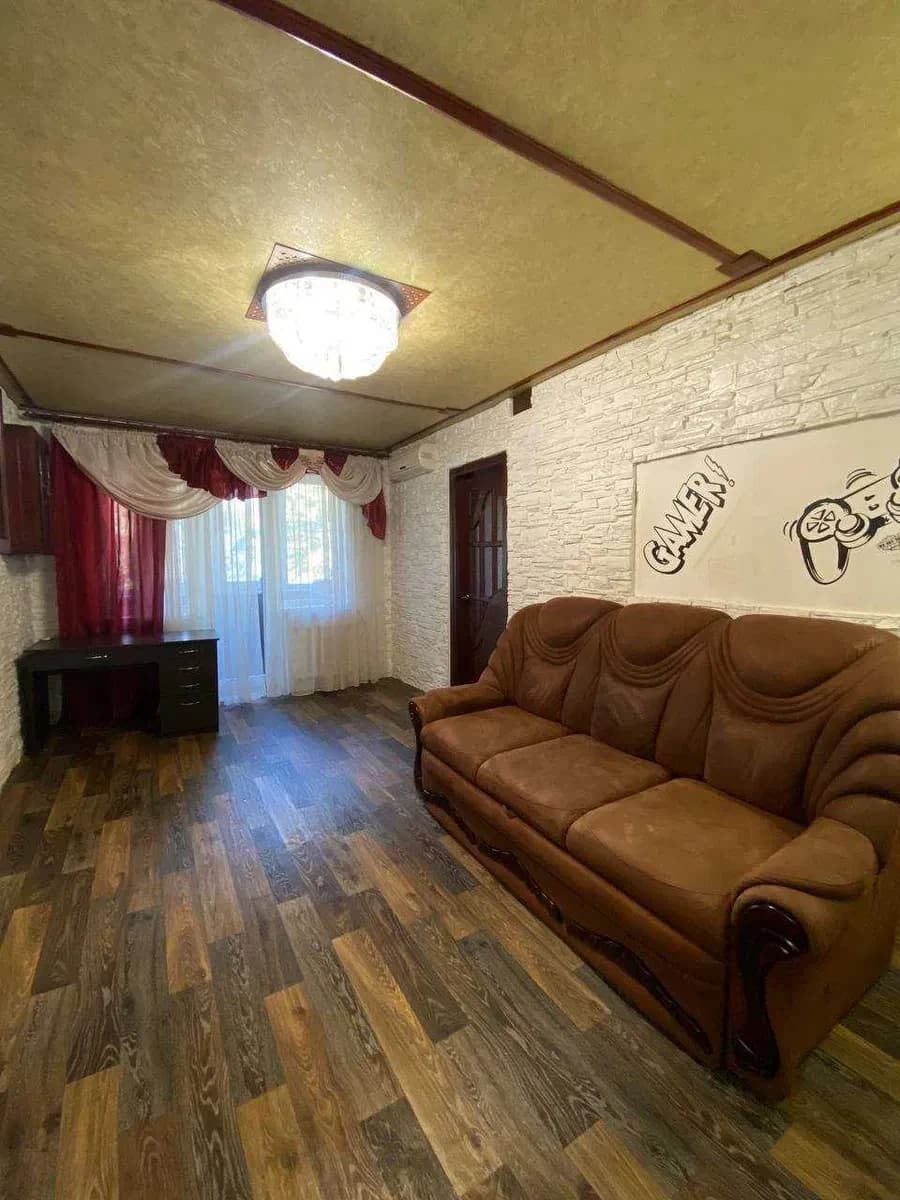 2-кімнатна квартира, Тернівський: капітальний ремонт, меблі залишаються
