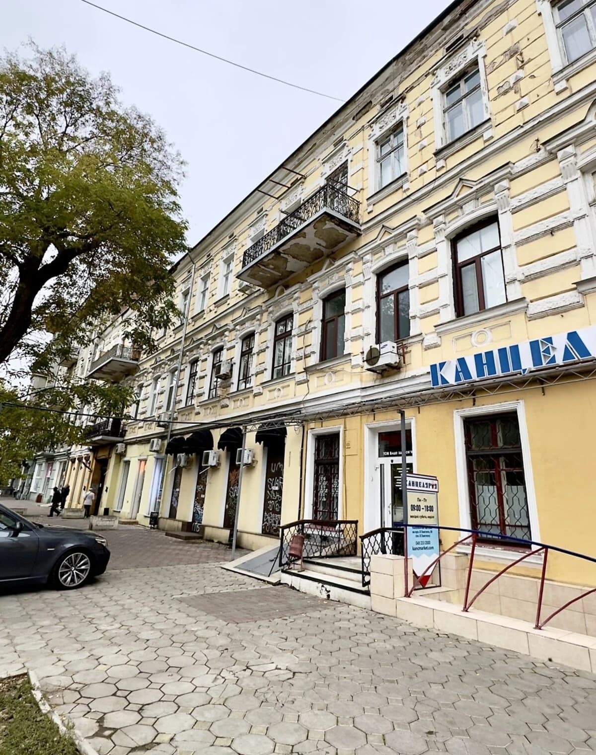 3-кімнатна квартира, Приморський: косметичний ремонт, цегляні стіни - фото 1