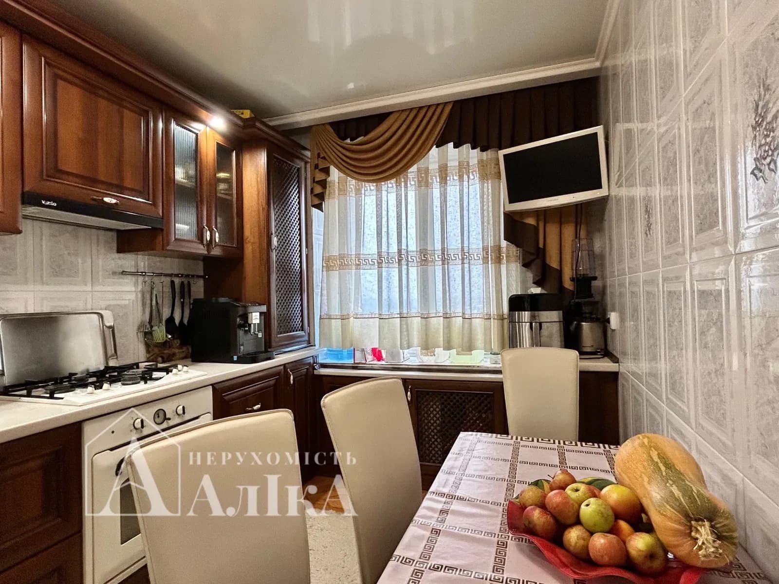 3-кімнатна квартира, Кам'янець-Подільський: з ремонтом, паркомісце - фото 4