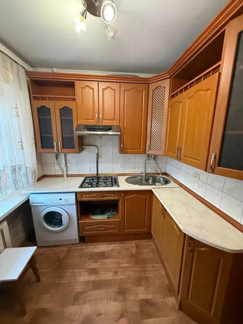 2-кімнатна квартира, Центр: косметичний ремонт, суміжні кімнати