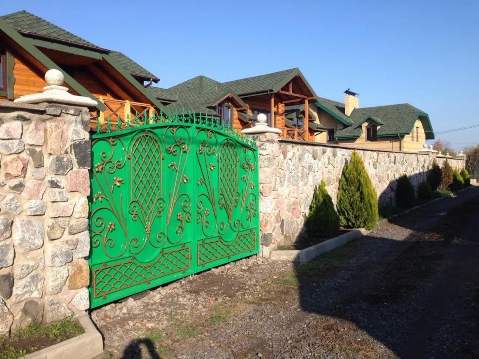 Комплекс будинків, Миргород: три деревʼяні будинки, баня - фото 2