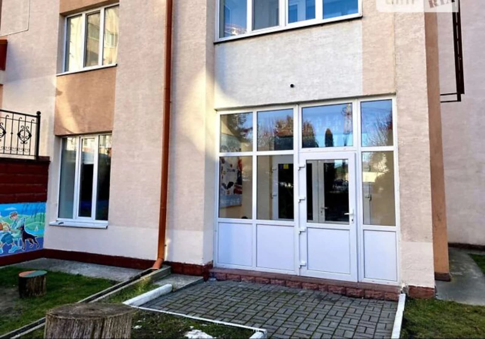 Комерційне приміщення, Східний: фасадне, без порогів, торг можливий - фото 4