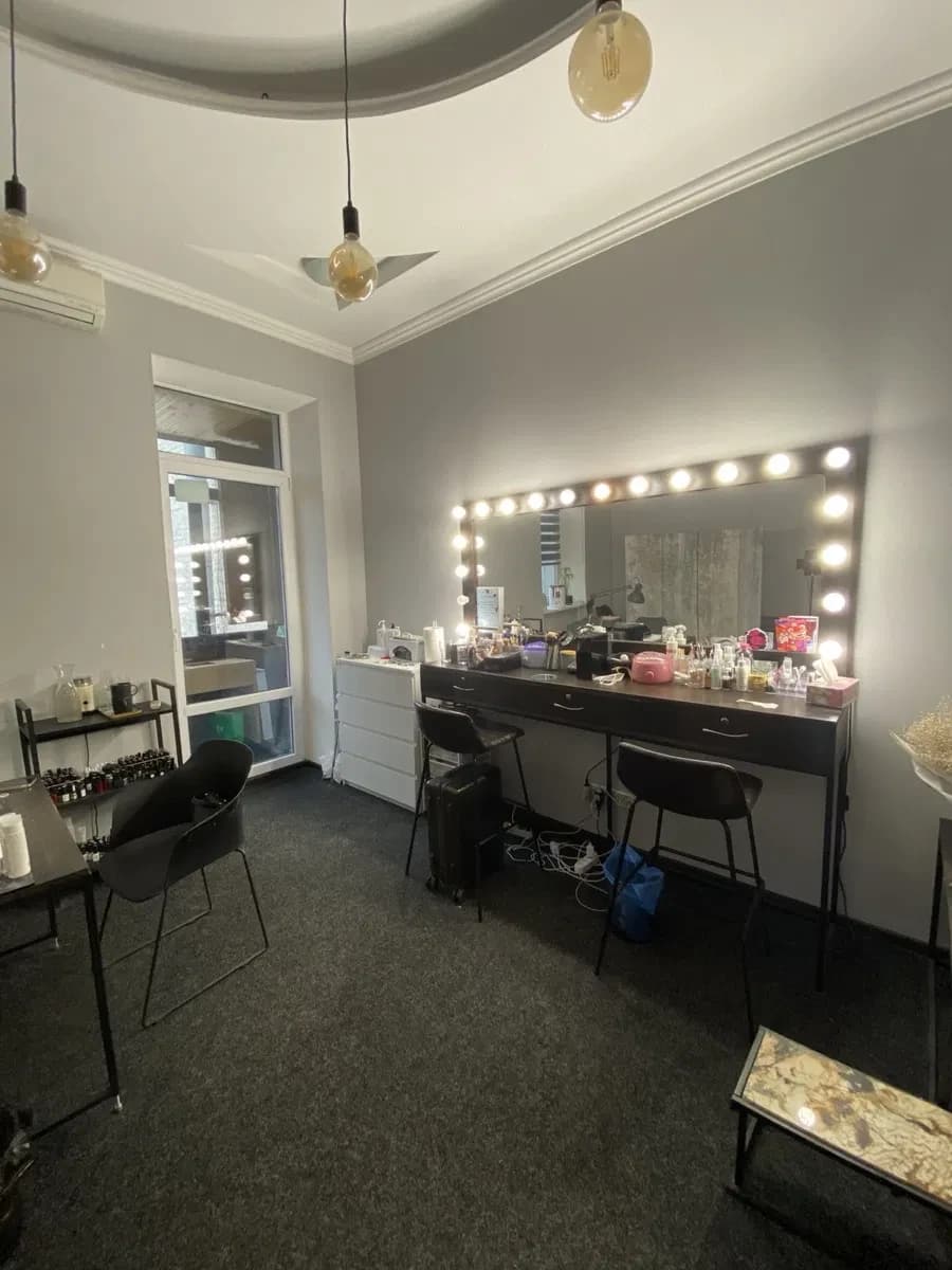 Офіс, Печерський: 5 хв до трьох станцій метро, фасадний, категорія A - фото 4