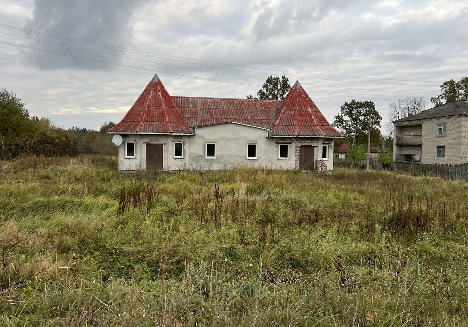 Будинок, Остки: 25 соток, 3 спальні, криниця