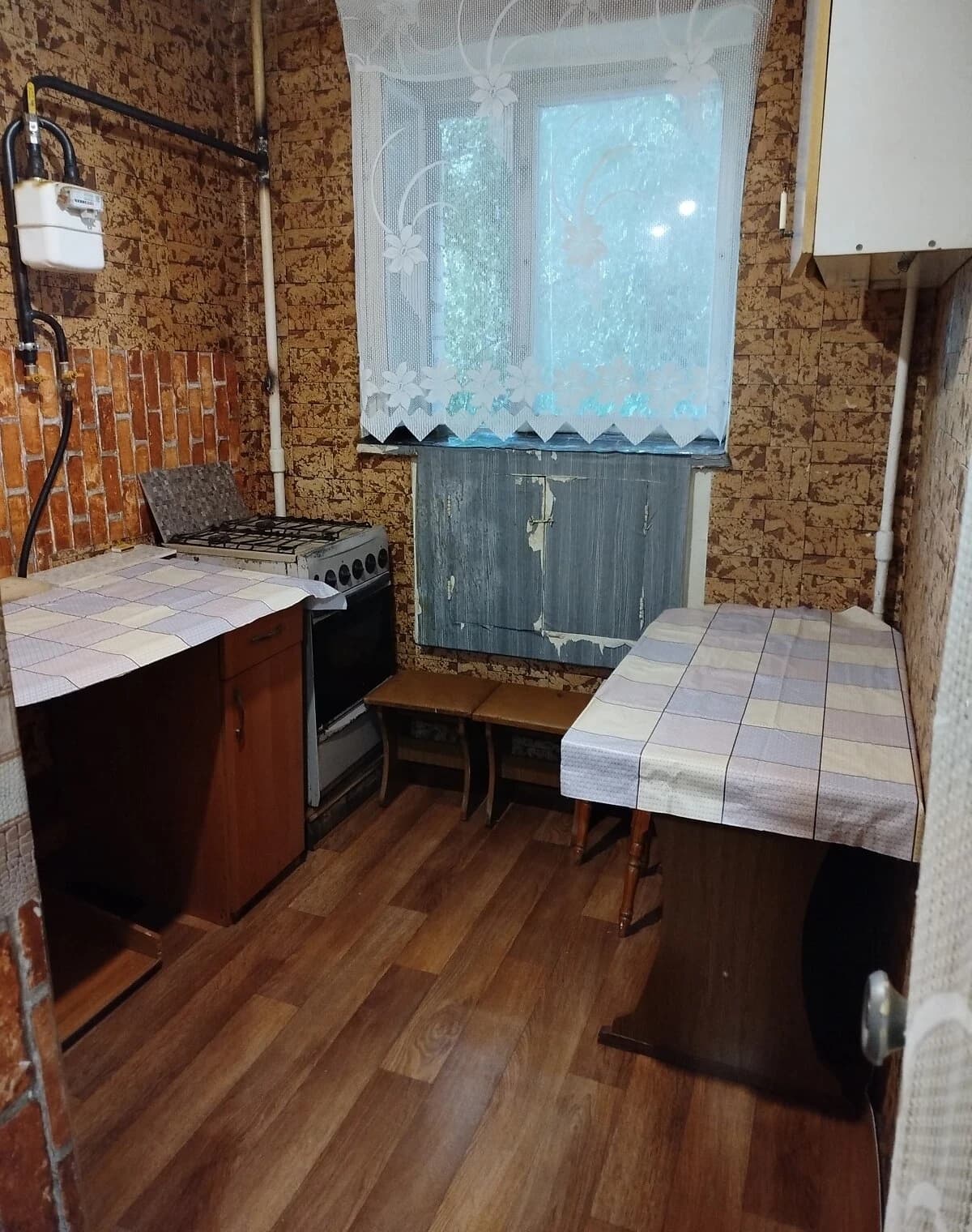 1-кімнатна квартира, Смолянка: цегляні стіни, газова плита - фото 3