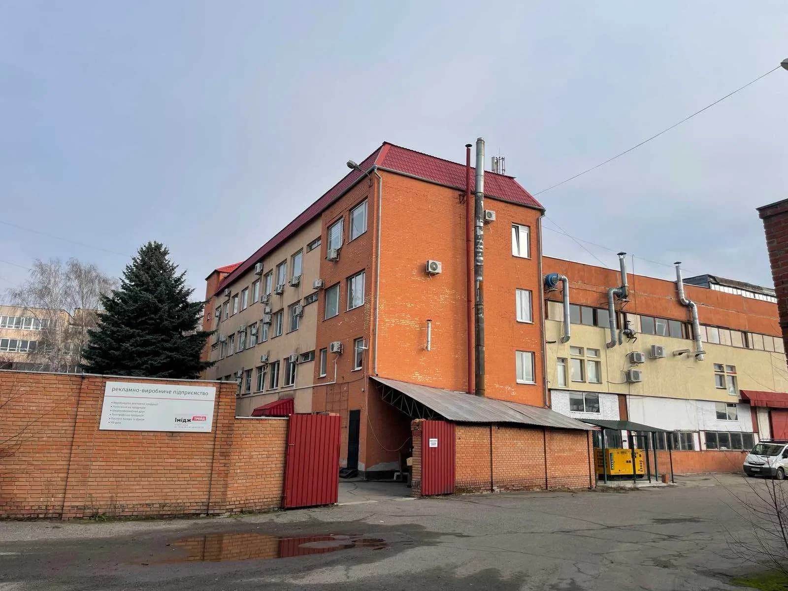 Склад, Полтава: кранбалка, світло не вимикається