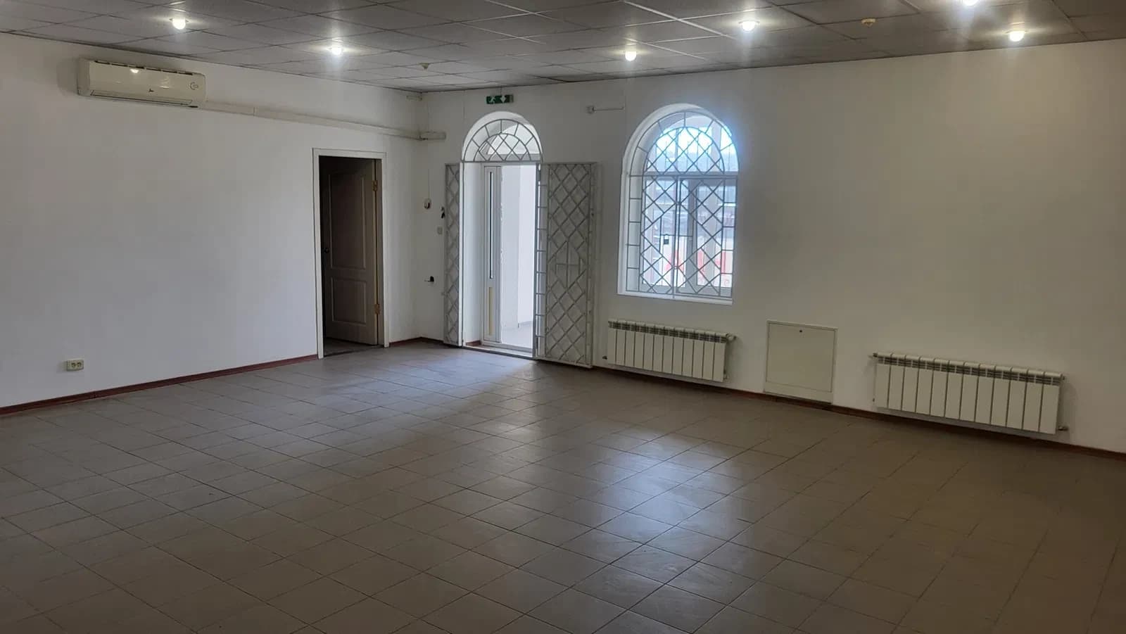 Приміщення, Вознесенськ: фасадні вікна, великий трафік - фото 2