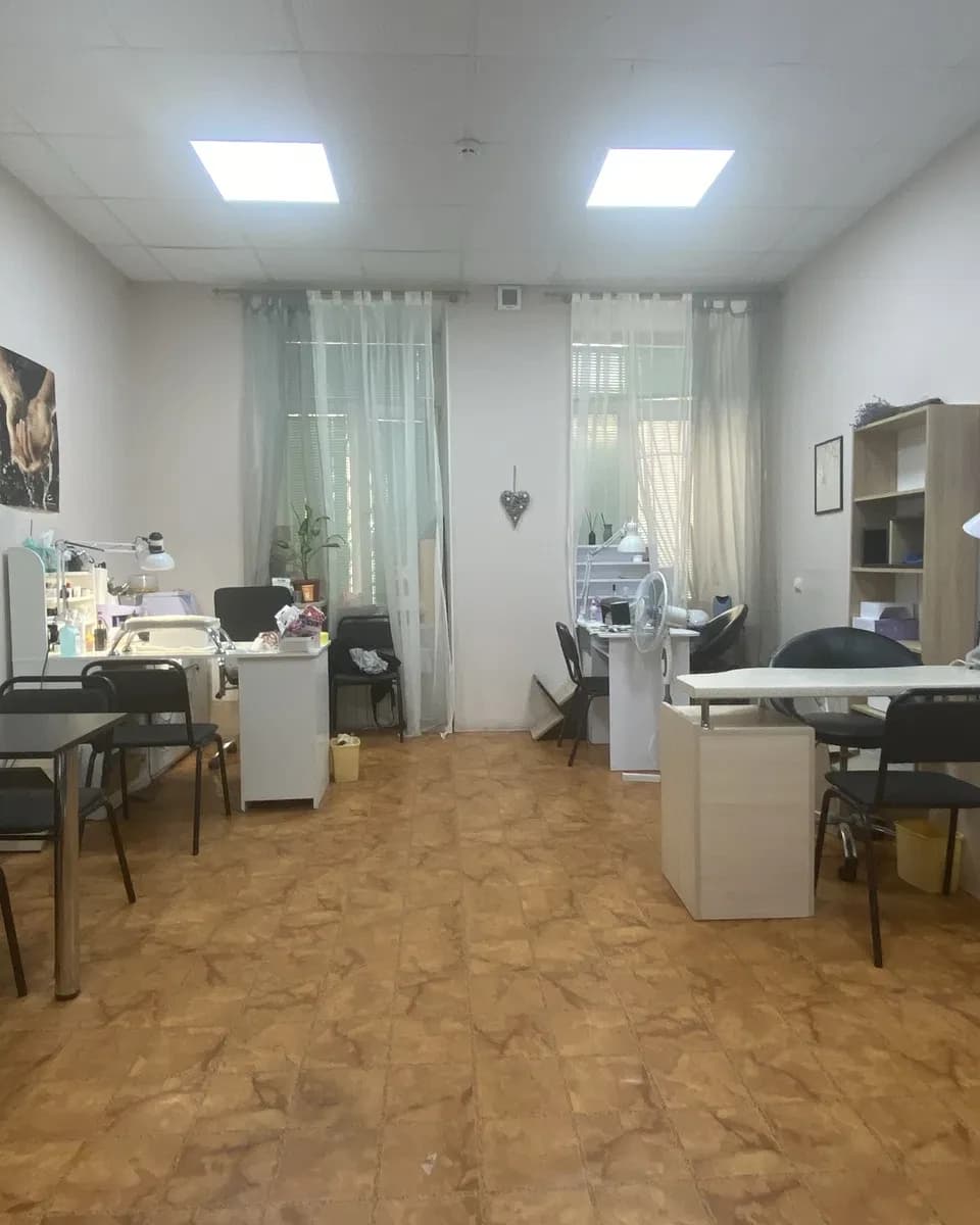 Місце для майстра манікюру, Печерський: центр Києва, клієнтська база - фото 3