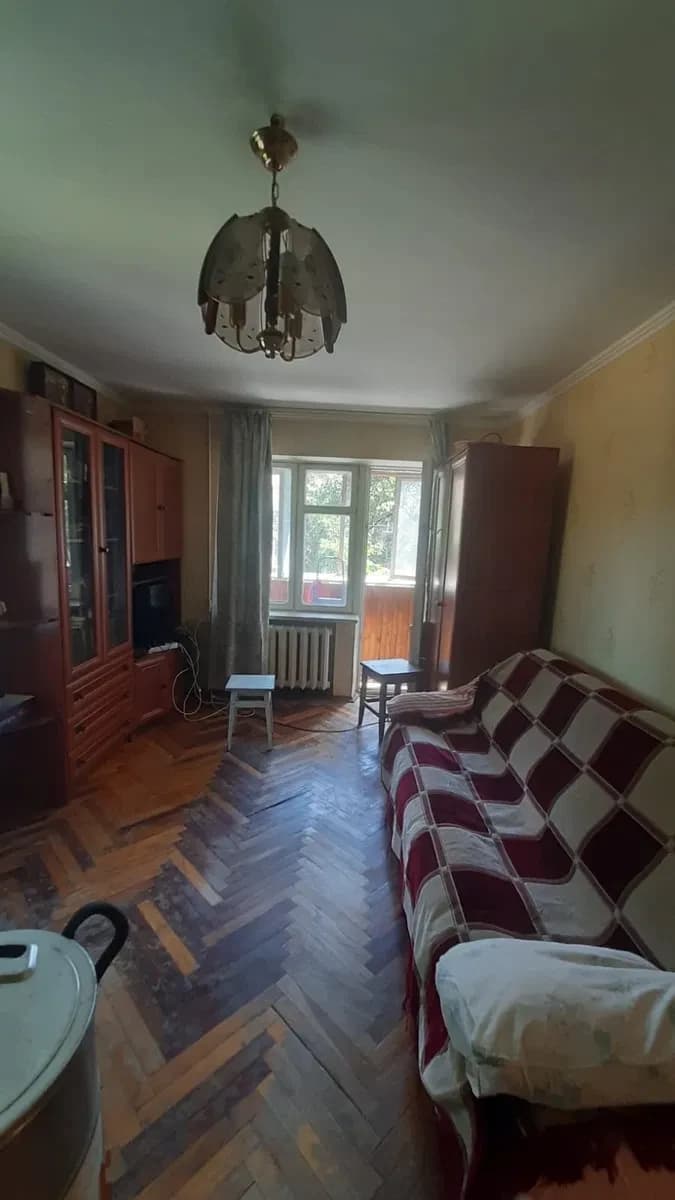 1-кімнатна квартира, Подільський: житловий стан, холодильник, диван - фото 3