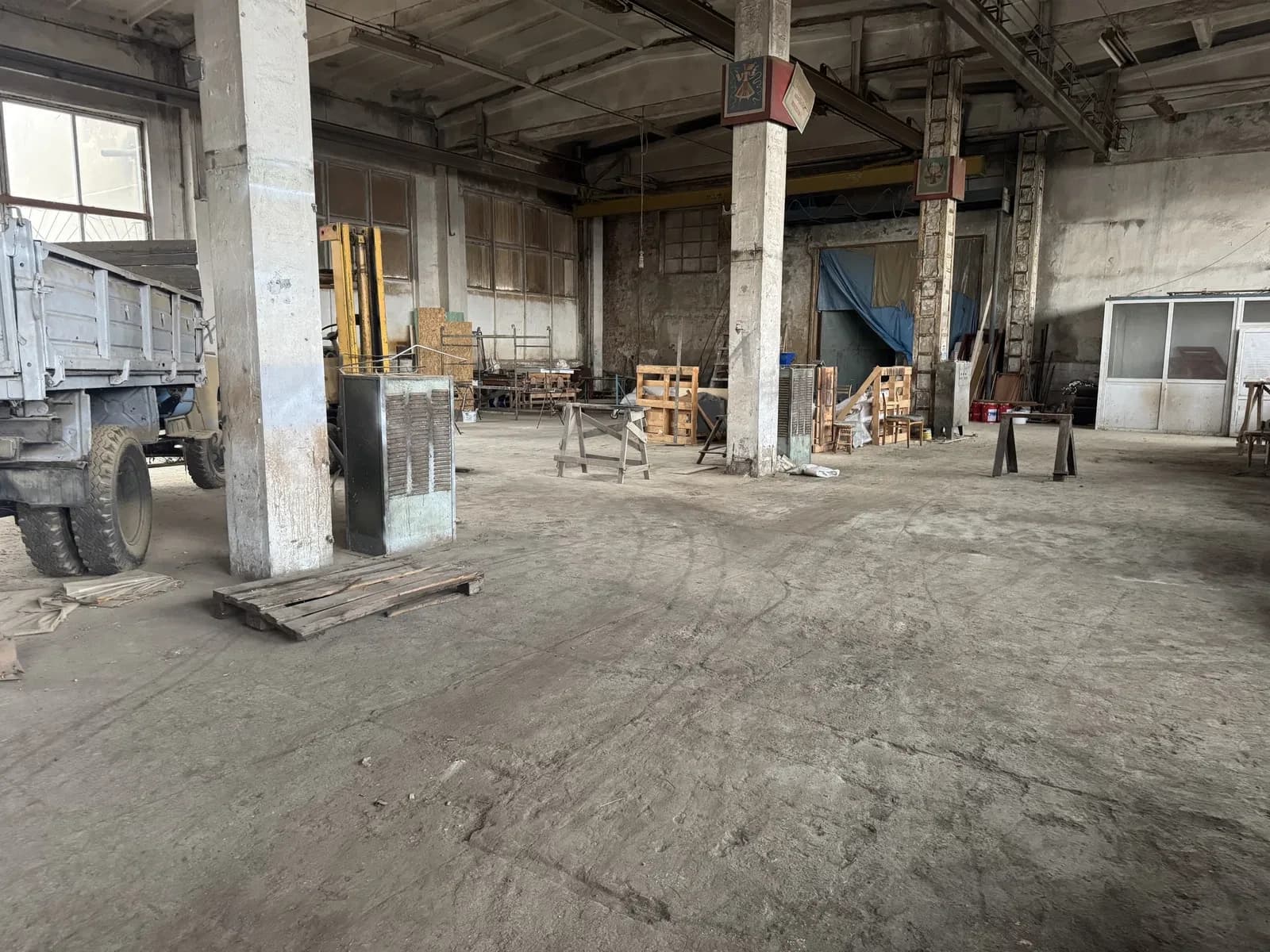 Цех, Мукачево: окрема будівля, офісні приміщення 600 м² - фото 3