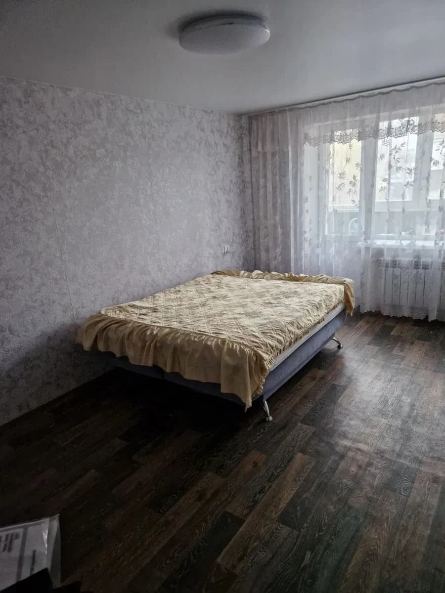 3-кімнатна квартира, Ізюм: роздільні кімнати, лоджія і балкон - фото 1
