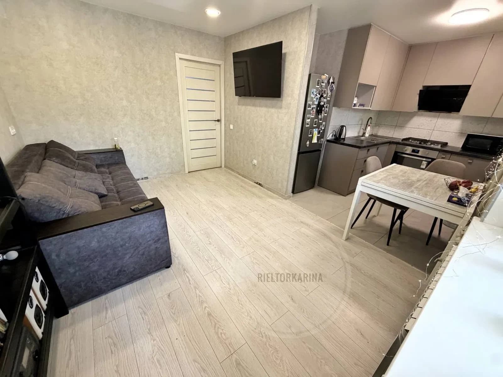 Євро-трійка, Соляні: євроремонт, меблі - фото 1