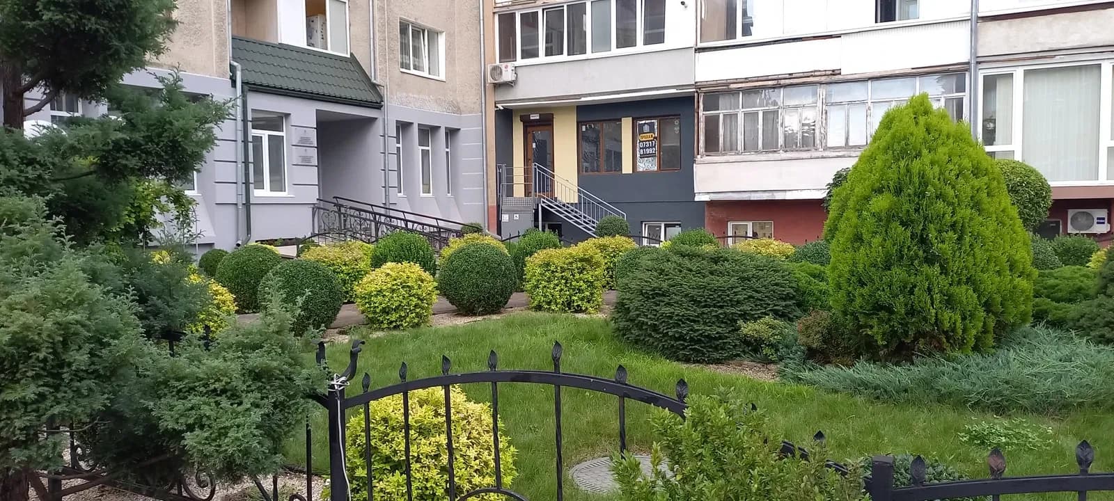 Торгово-офісне приміщення, Івано-Франківськ: фасадний вхід, пандус, 10 кВт - фото 1