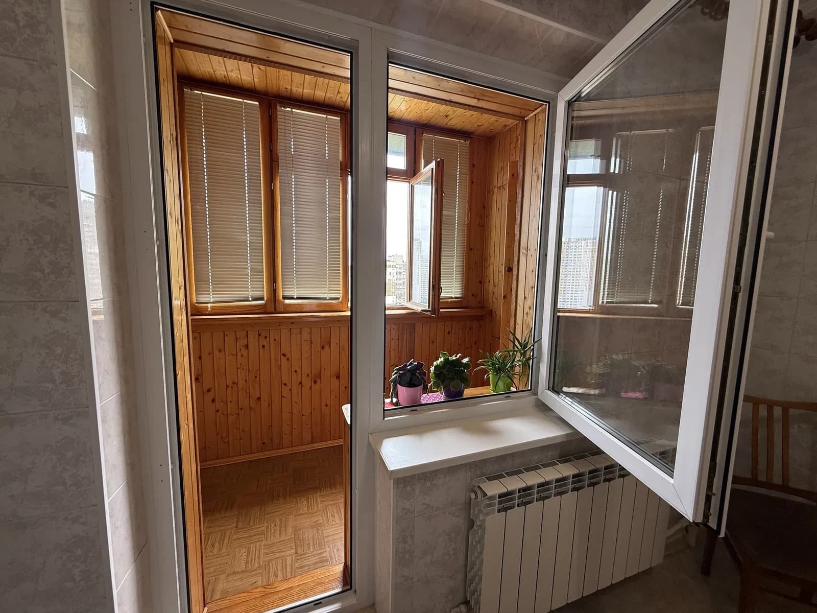 3-кімнатна квартира, Деснянський: три утеплені балкони, бойлер - фото 3