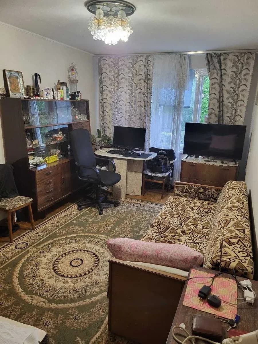 3-кімнатна квартира, Дніпровський: метро Дарниця 7-10 хв, житловий стан