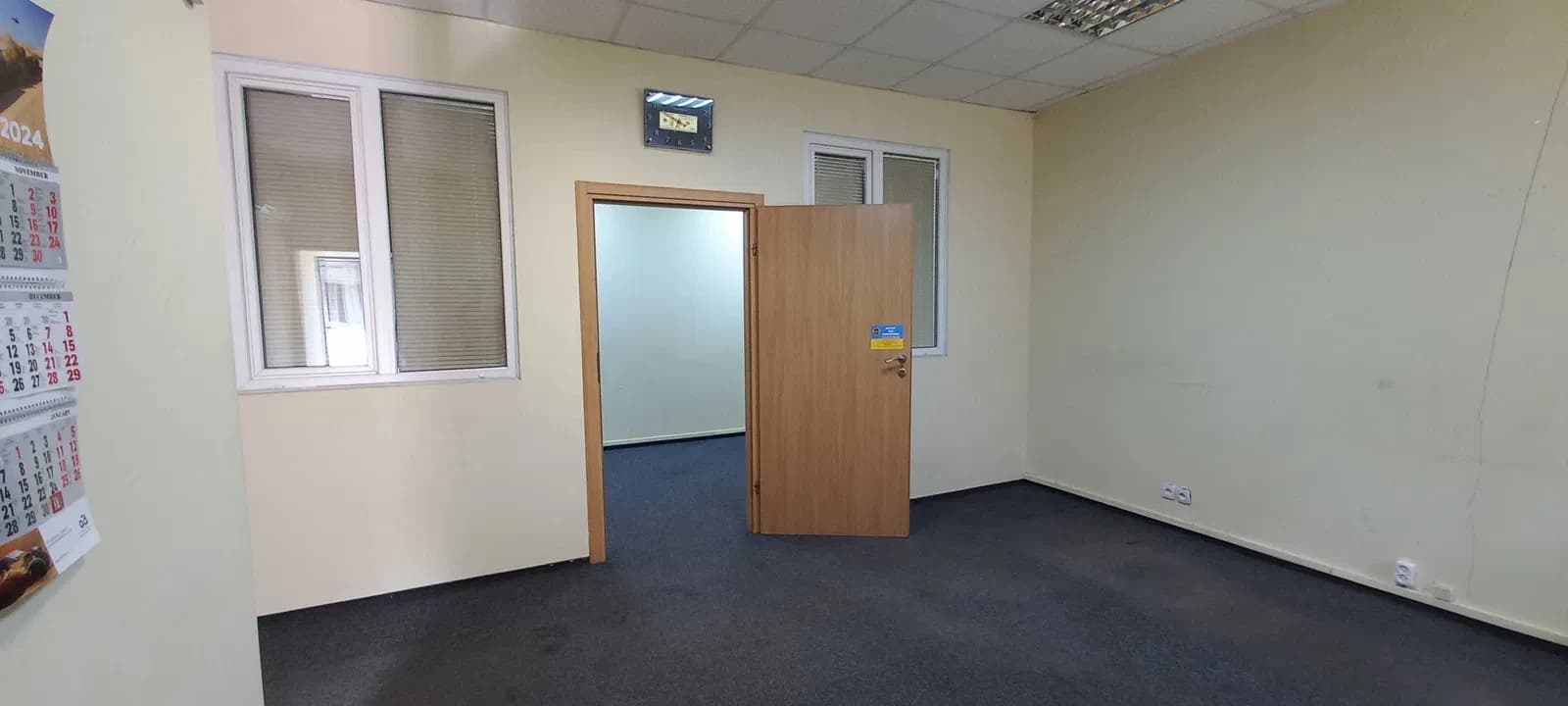 Офіс, Центральний: кабінетне планування, закритий двір, паркомісце