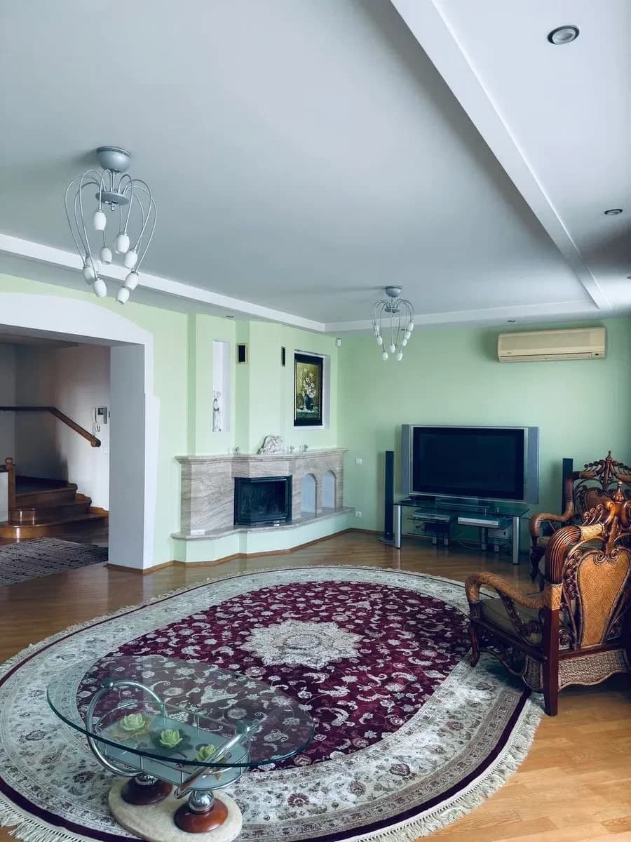 5-кімнатна квартира, Луцьк: 6-8 осіб, інфрачервона сауна, гараж - фото 4