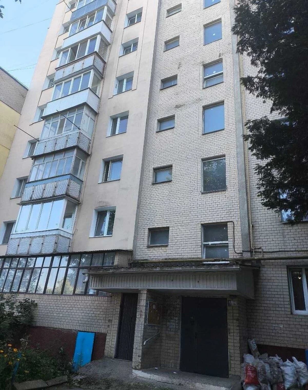 2-кімнатна квартира, Селище Смирнова: косметичний ремонт, цегляні стіни - фото 1