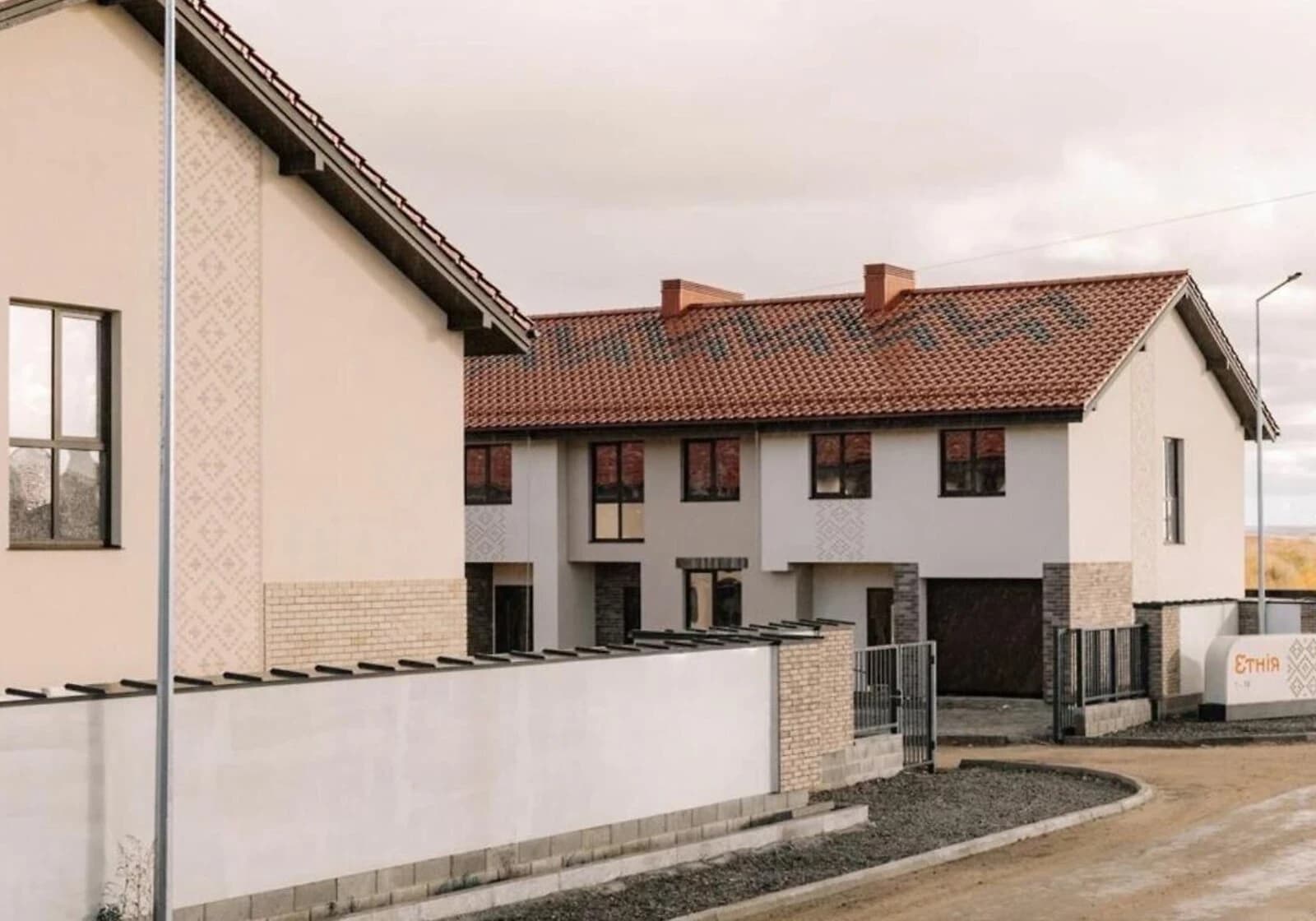 Таунхаус, Південний: новобудова, ділянка 1.5 сотки, автоматичні ворота - фото 2