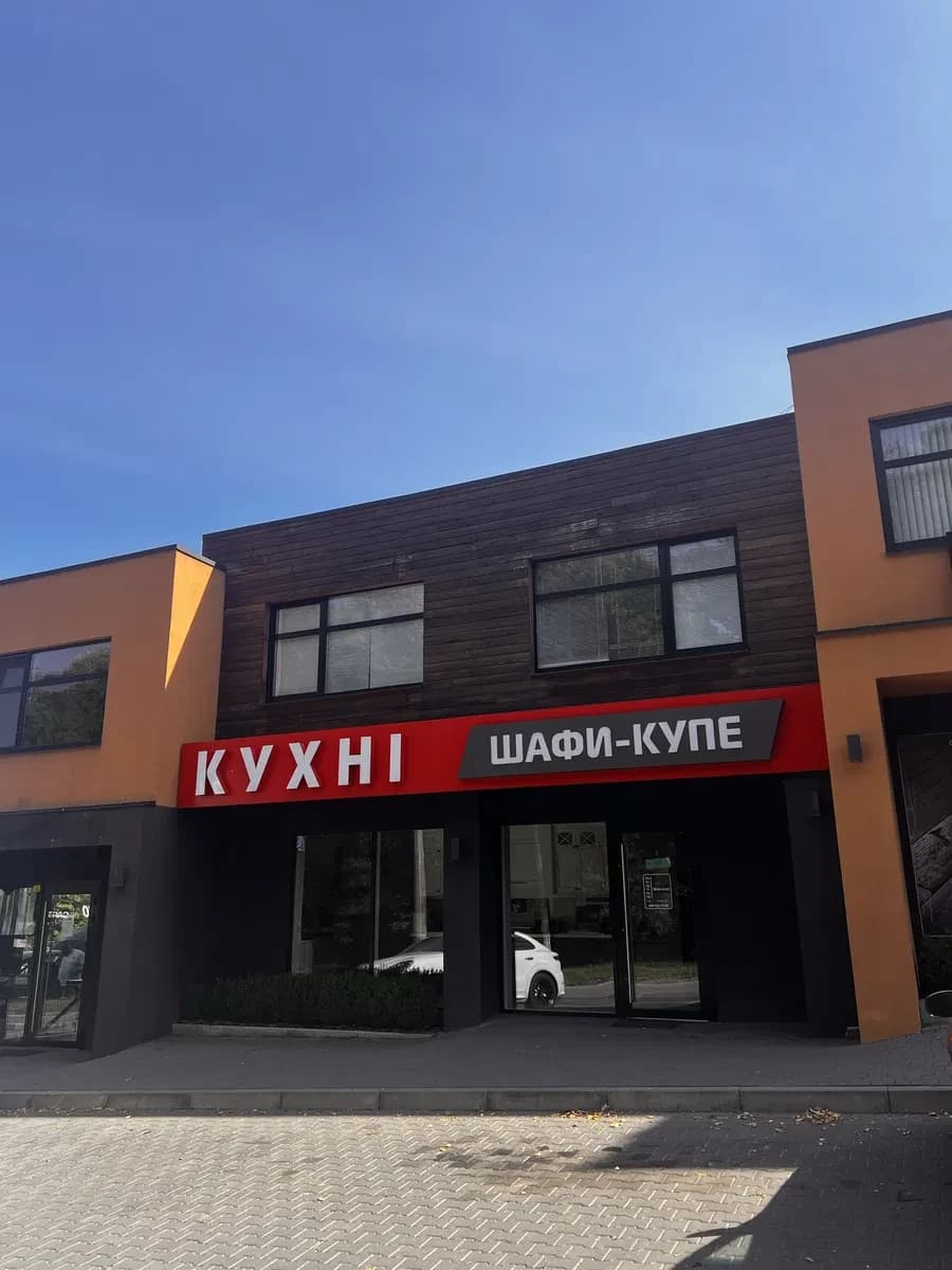 Магазин, Чернівці: фасадне, з ремонтом, власна парковка - фото 1