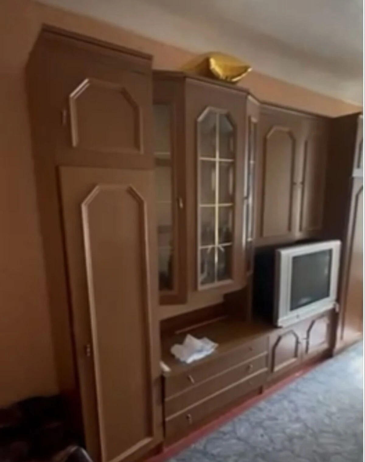 2-кімнатна квартира, Лозова: косметичний ремонт, цегляні стіни - фото 1