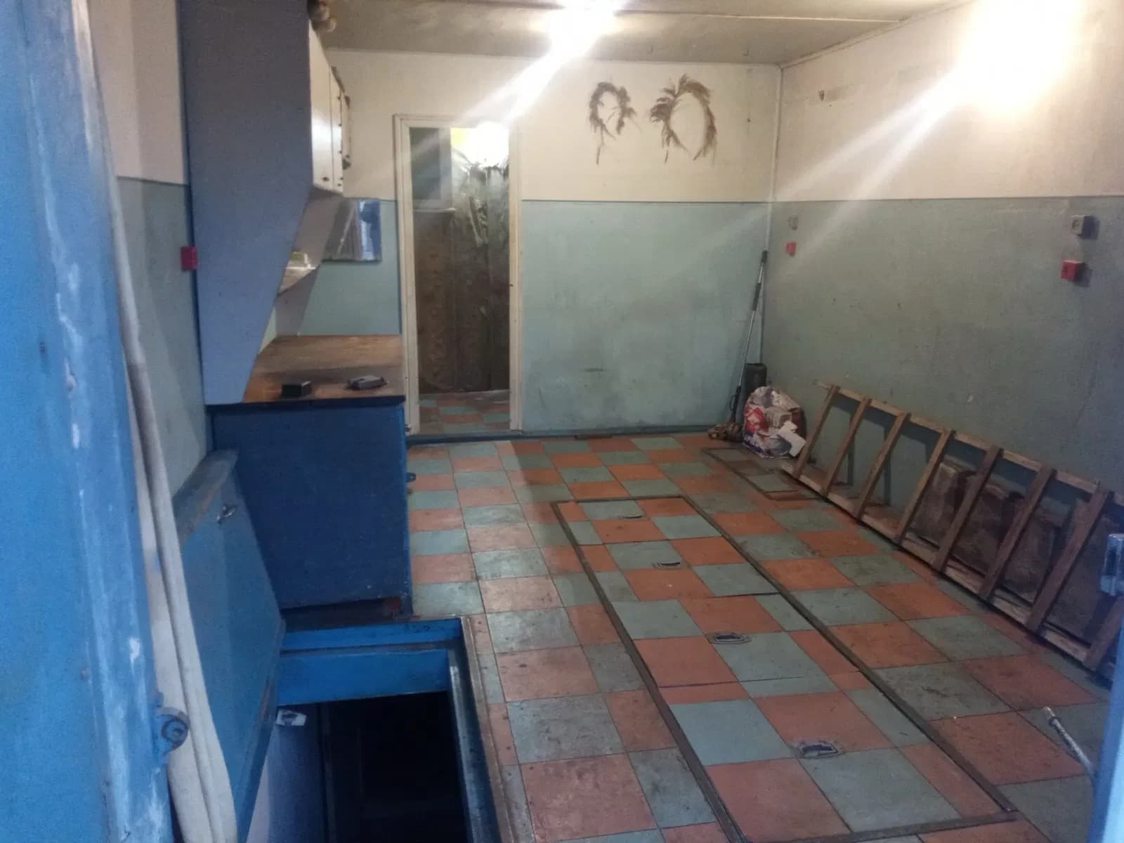Гараж, Херсон: сухий підвал, комора з полицями, охорона - фото 1