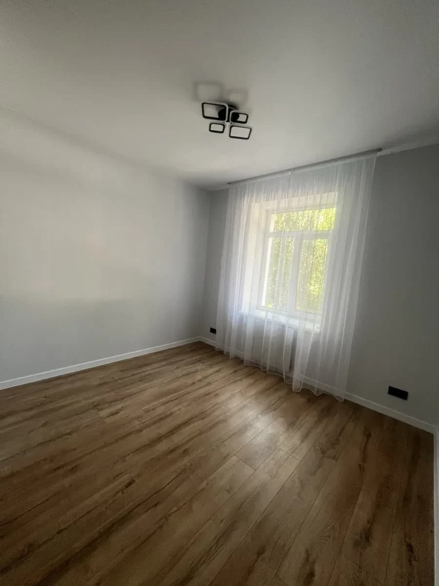 2-кімнатна квартира, центр міста: капремонт, паркомісце, кладова 8 м² - фото 4