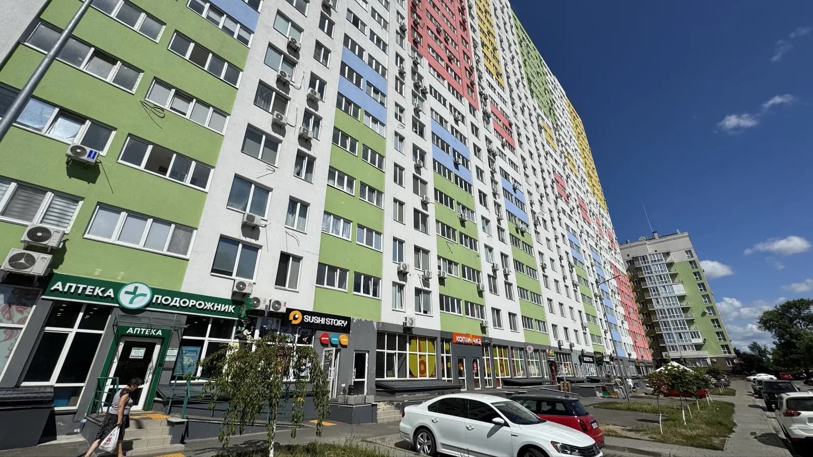 Магазин у ЖК Атлант: фасад, 50 метрів до Траш - фото 2