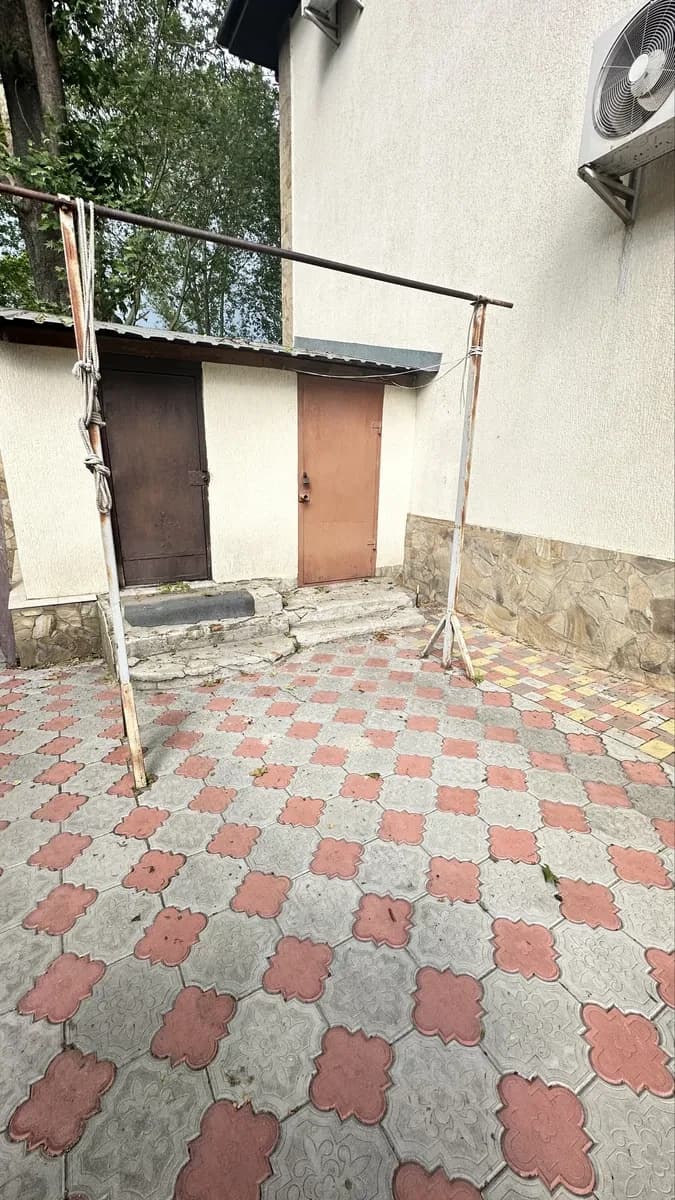 3-кімнатна квартира, Центральний: ремонт 2003 року, льох і сарай - фото 2