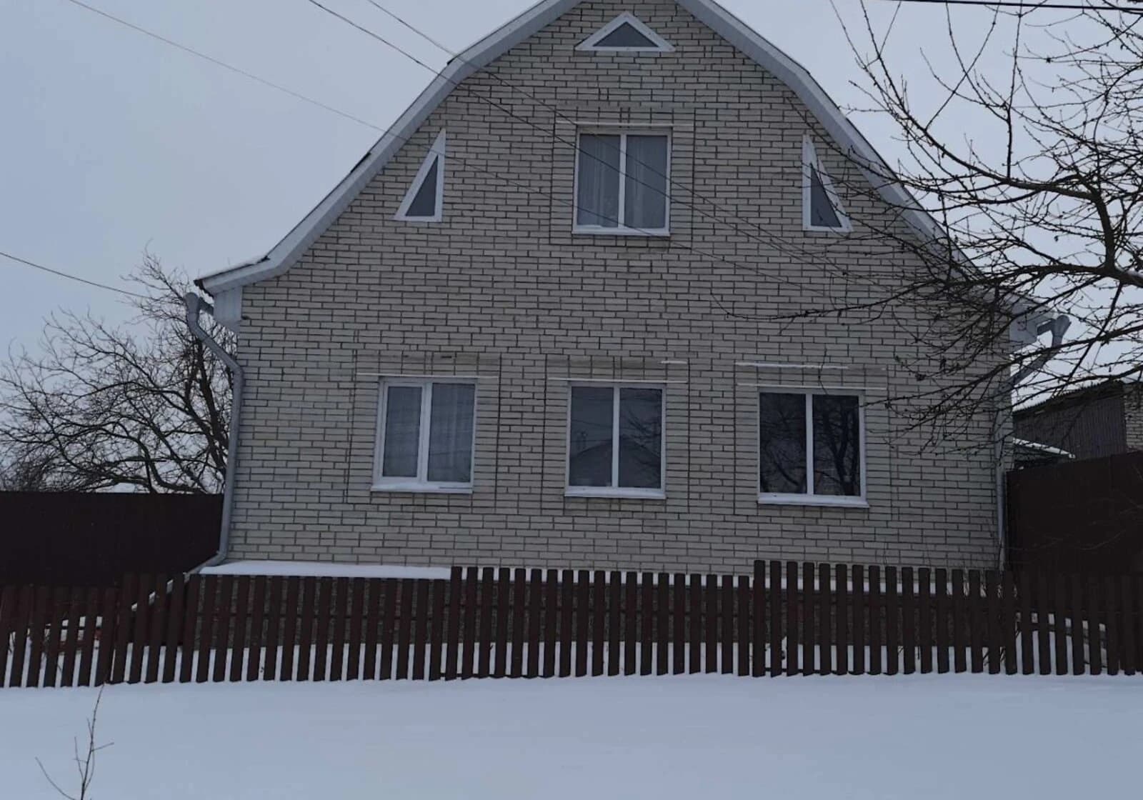 Будинок, Глухів: бесідка, стіни з брусу