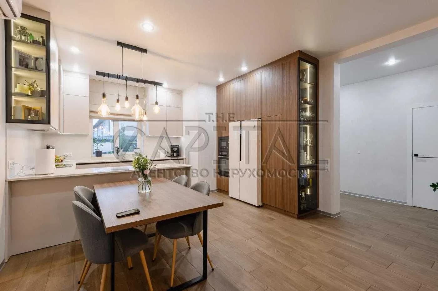 Будинок, Гатне: тераса 21 м², повністю автономний, авторський ремонт - фото 2