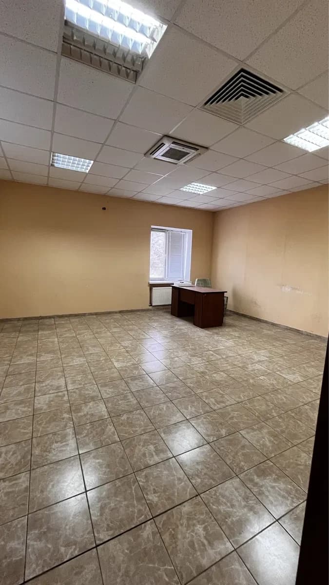 Офісні приміщення, Чернігів: три кімнати, окремий санвузол