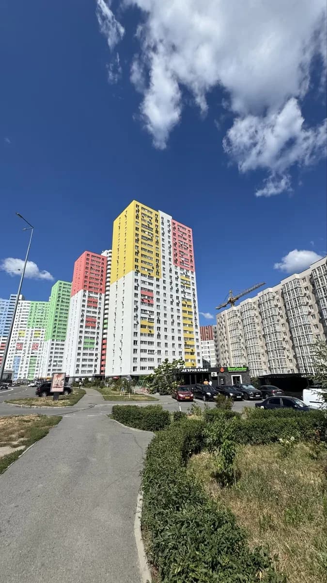 Магазин у ЖК Атлант: фасад, 50 метрів до Траш - фото 3